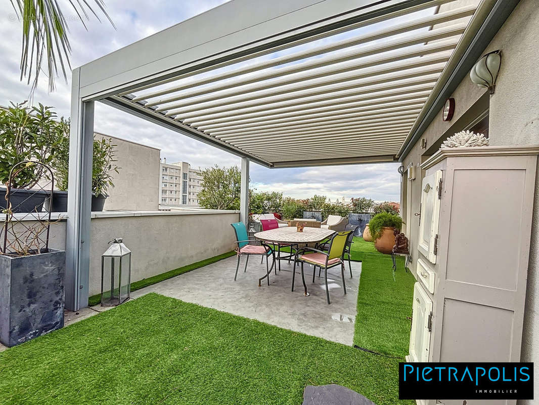 Vue de la salle à manger d&#039;été TERRASSE - Appartement à VILLEURBANNE