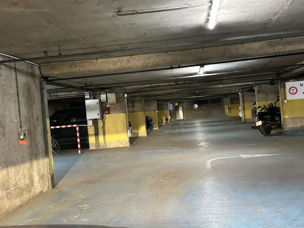 Parking à PARIS-10E