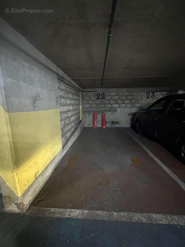 Parking à PARIS-10E