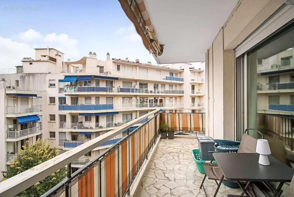 Appartement à LE CANNET