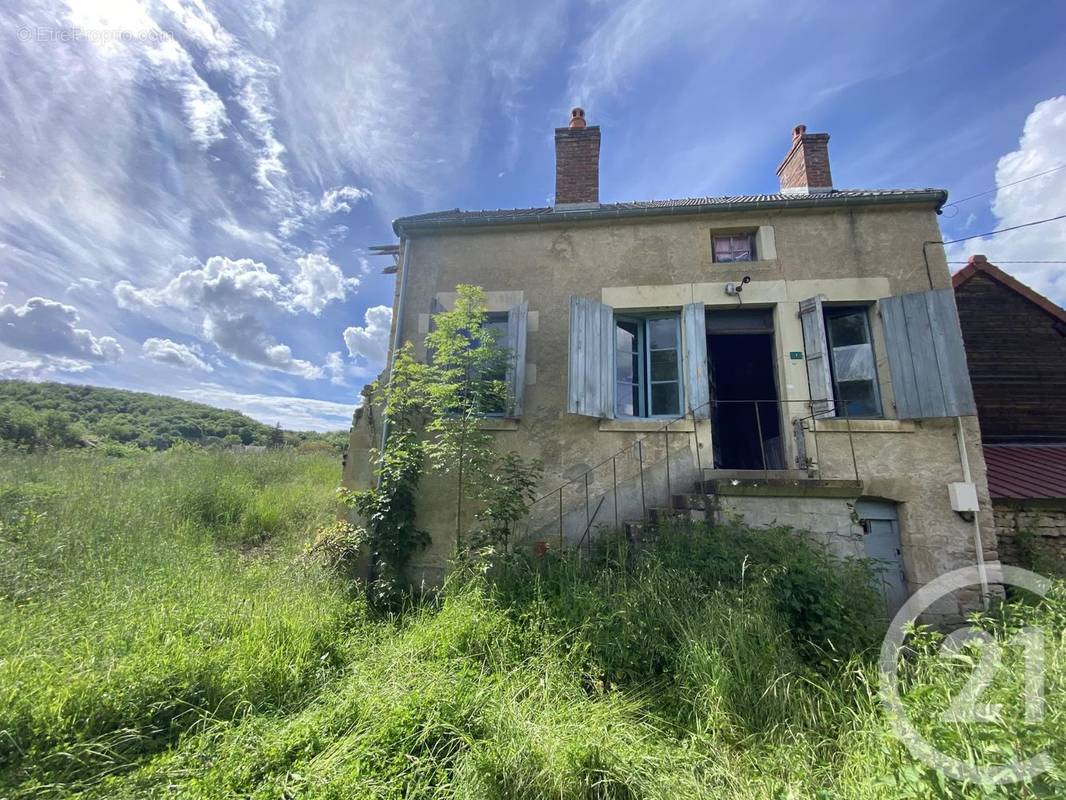 Maison à COURCELLES