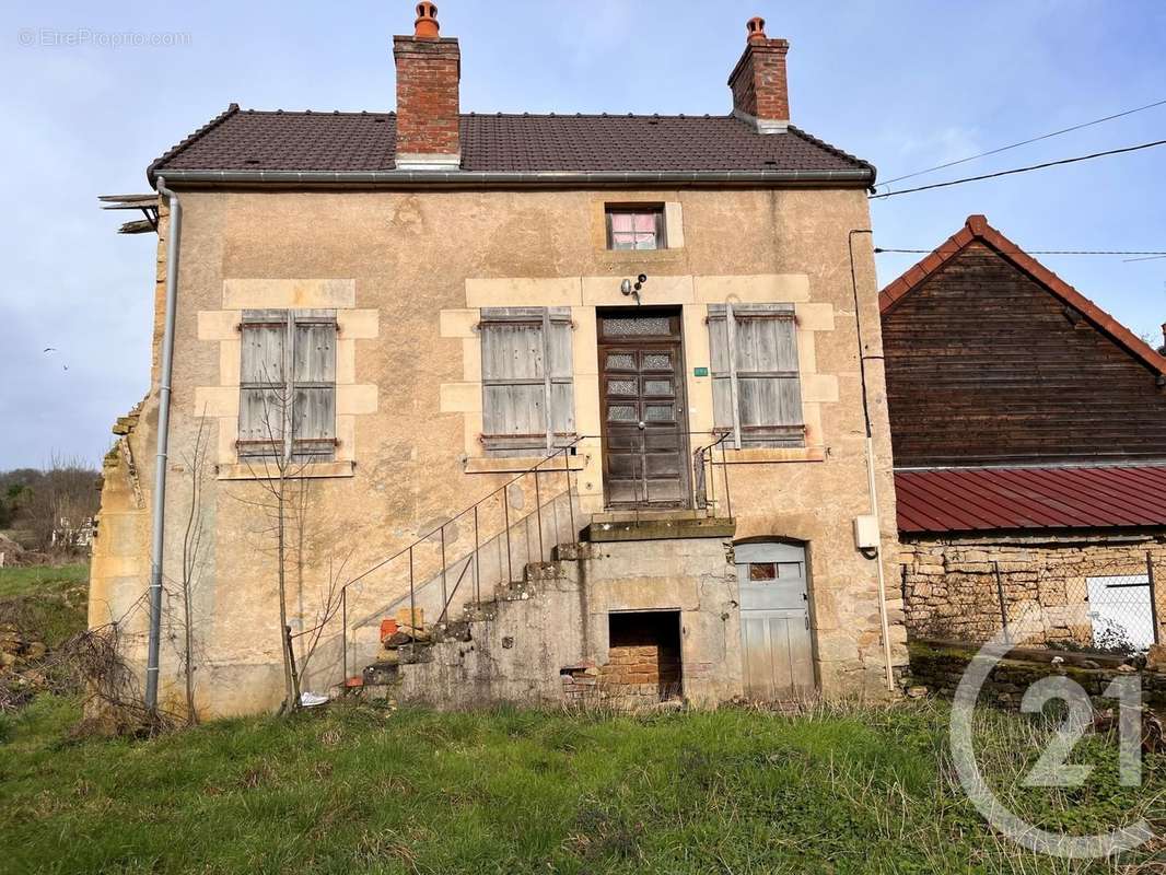 Maison à COURCELLES