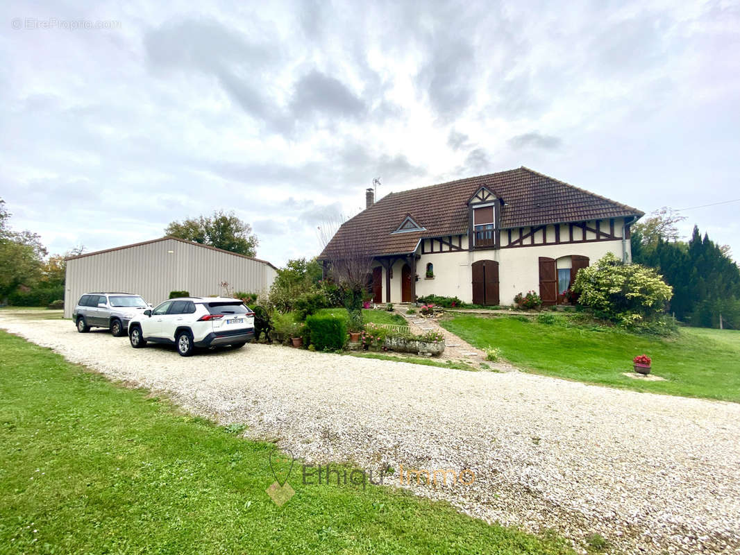 Maison à VENDEUVRE-SUR-BARSE