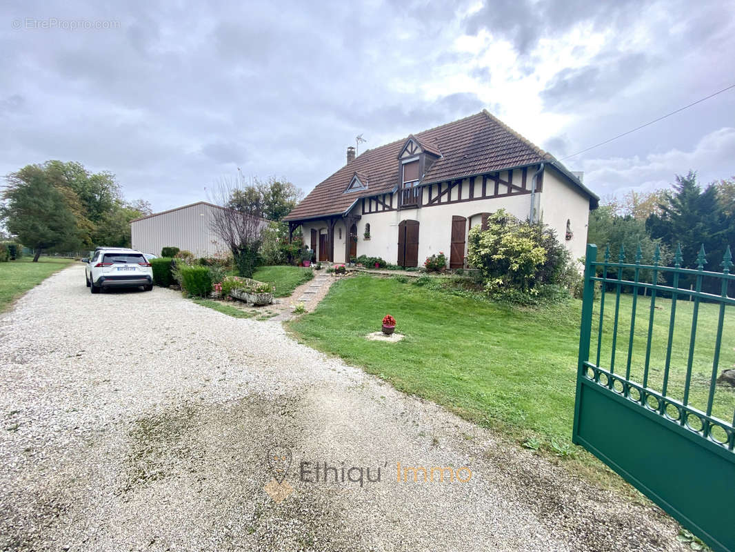 Maison à VENDEUVRE-SUR-BARSE