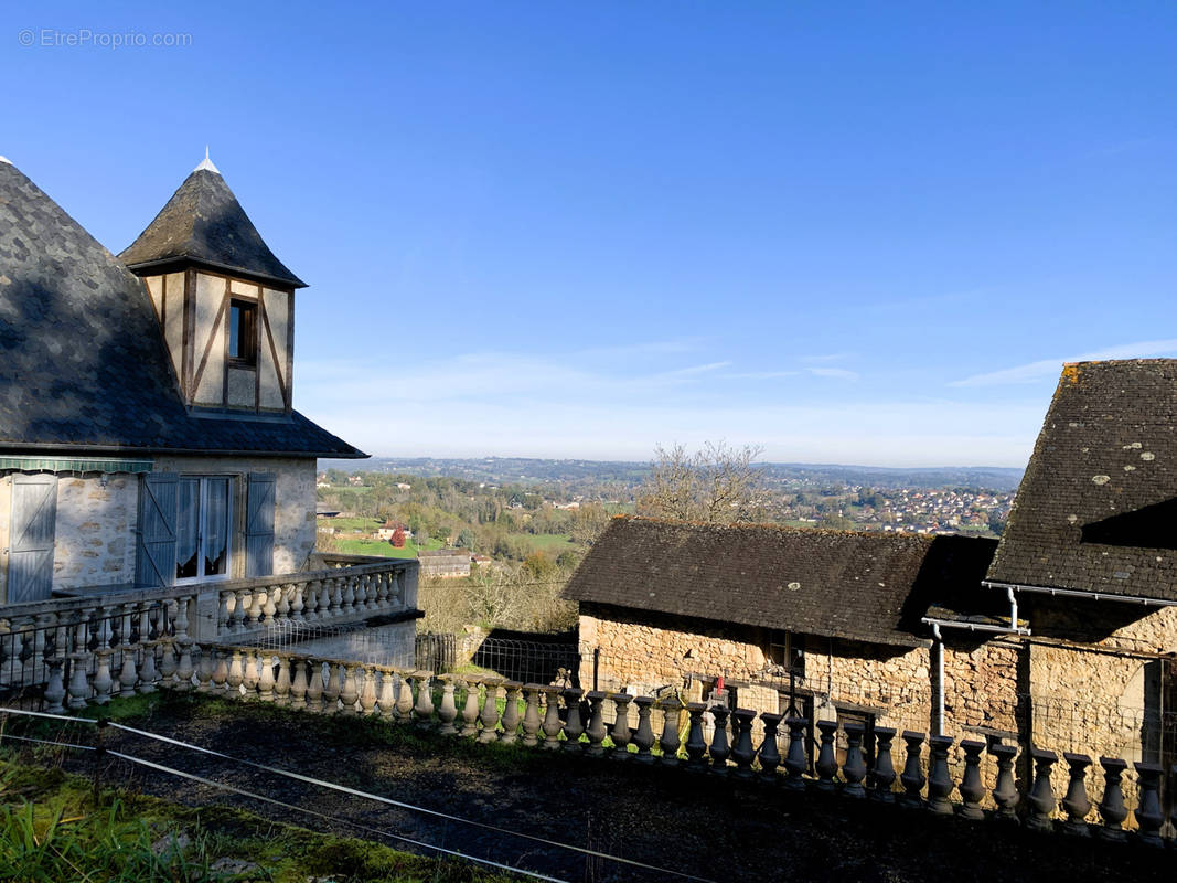 Maison à SAINT-CERNIN-DE-LARCHE