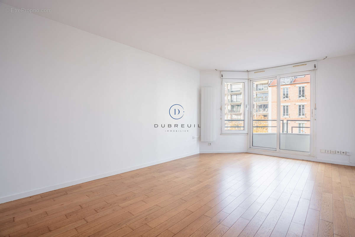 Appartement à COURBEVOIE