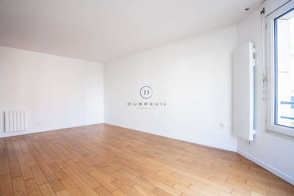 Appartement à COURBEVOIE