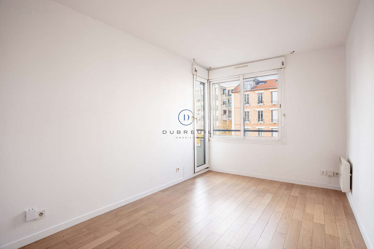 Appartement à COURBEVOIE