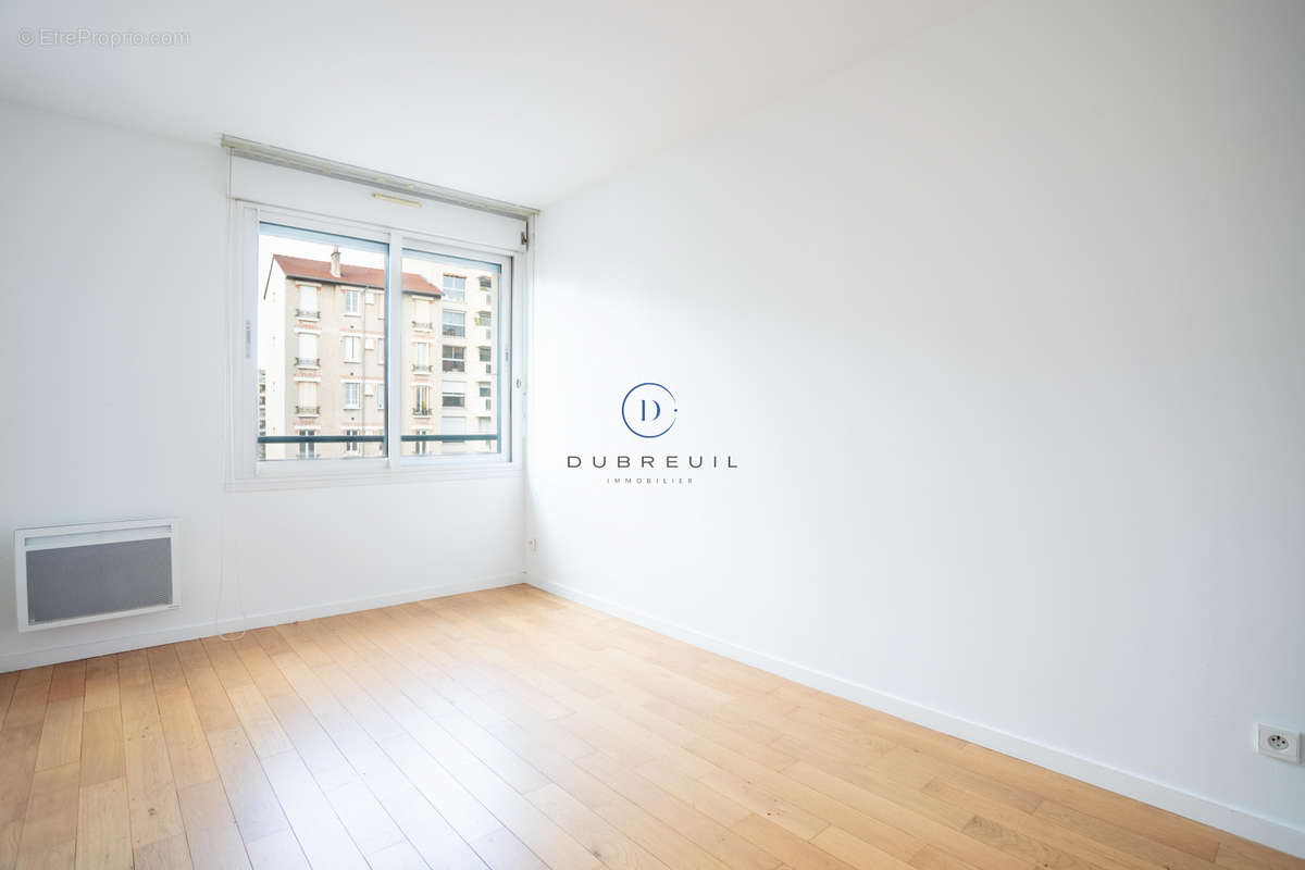 Appartement à COURBEVOIE