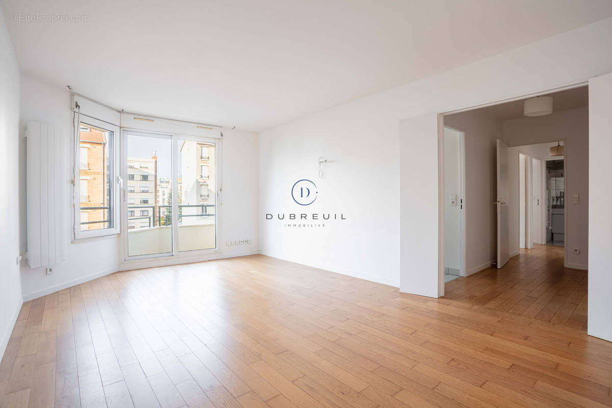 Appartement à COURBEVOIE