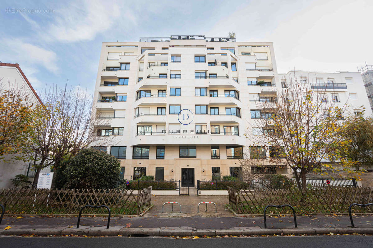 Appartement à COURBEVOIE