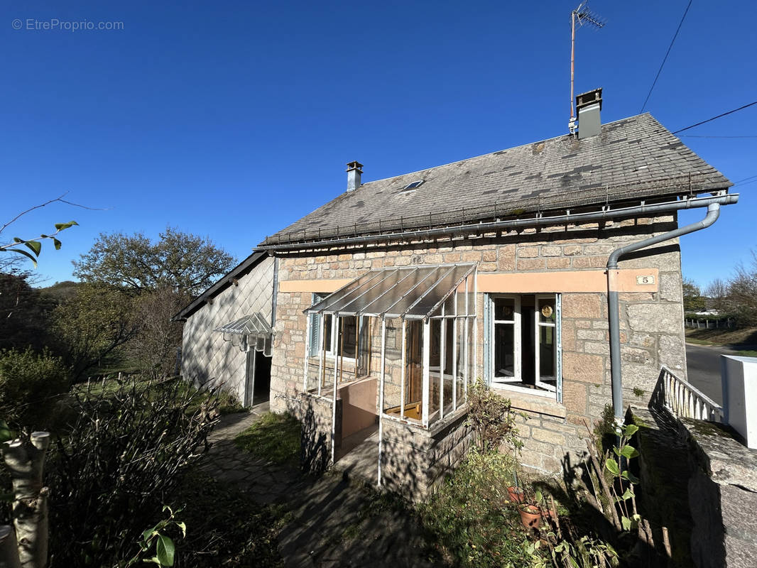 Maison à SAINT-YRIEIX-LE-DEJALAT