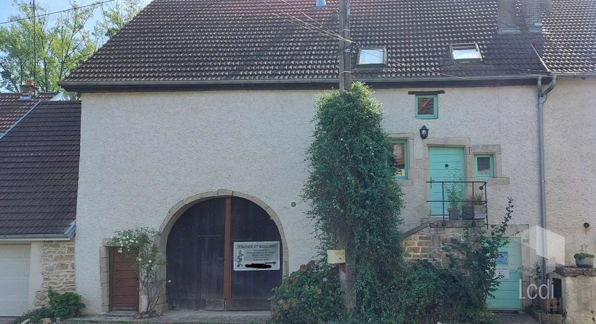 Maison à PORT-SUR-SAONE