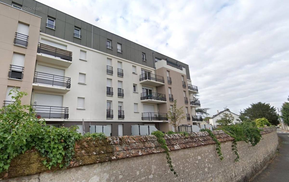 Appartement à SAINT-JEAN-DE-LA-RUELLE