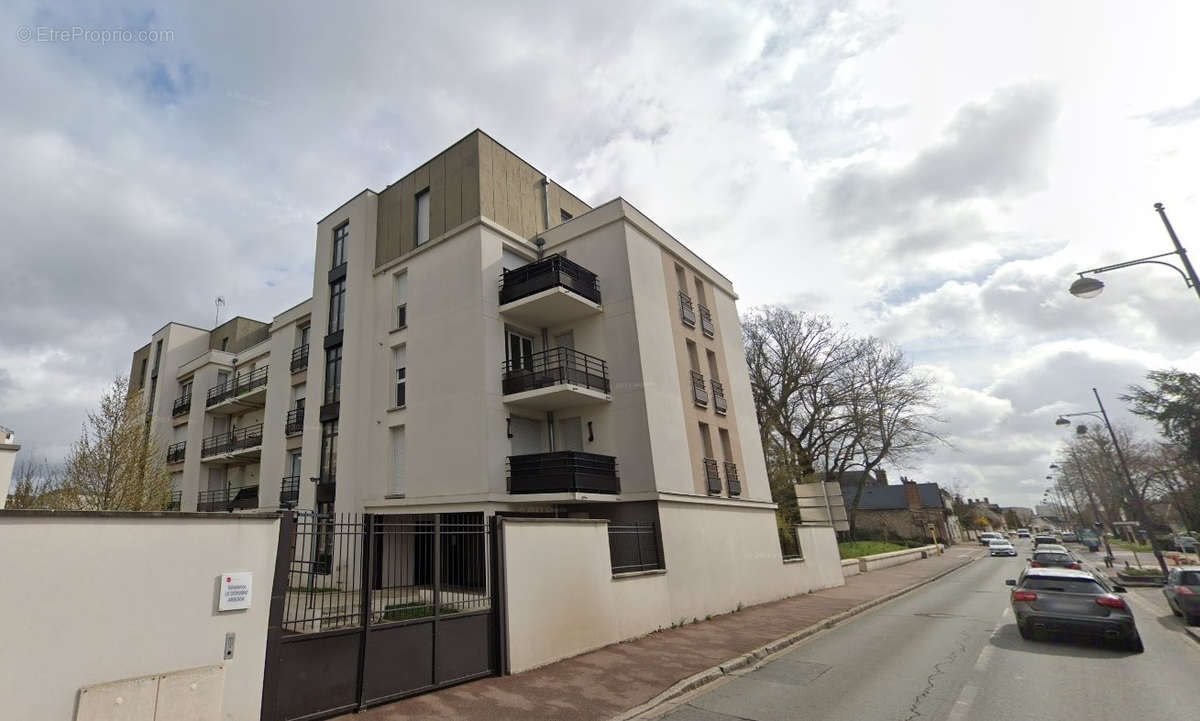 Appartement à SAINT-JEAN-DE-LA-RUELLE