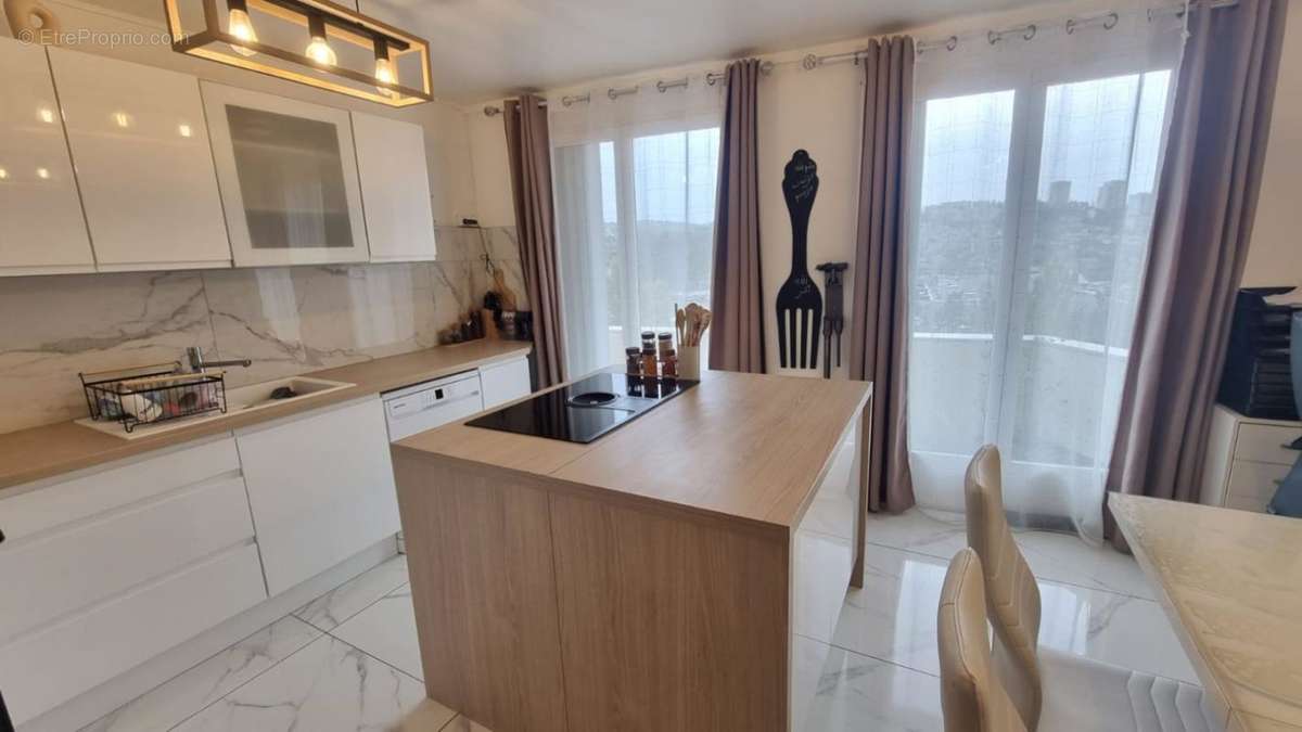 Appartement à SAINT-ETIENNE