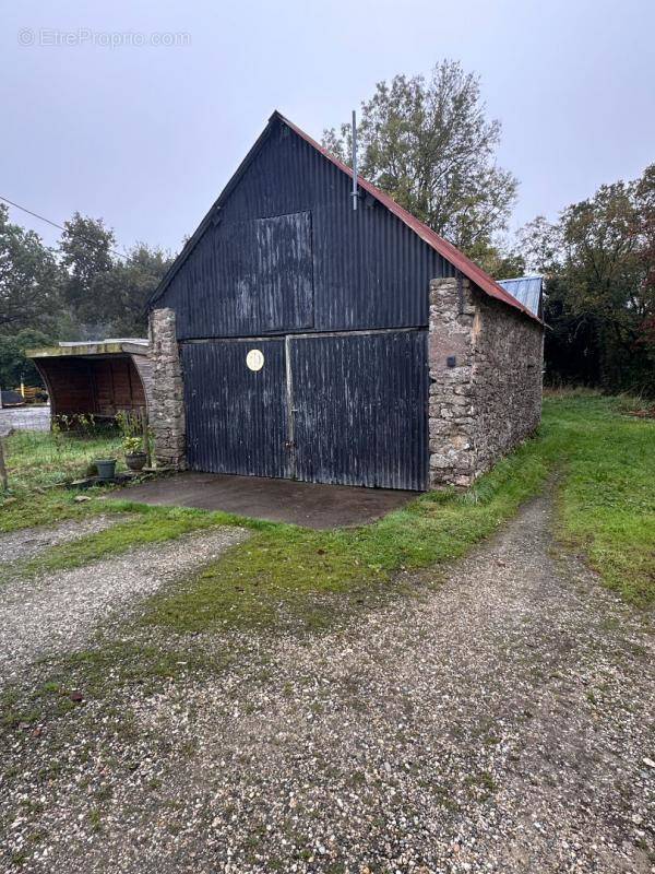 Parking à PRINQUIAU