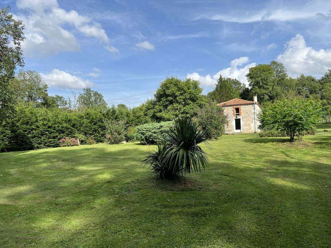 Maison à AMBERNAC