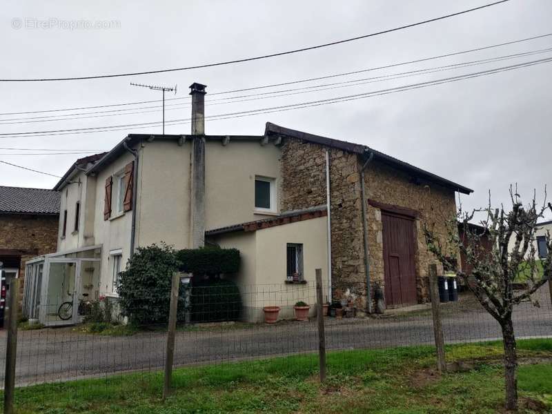 Maison à SAINT-PRIEST-SOUS-AIXE