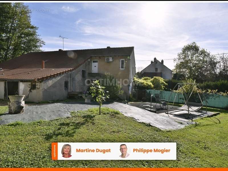 Maison à CREUZIER-LE-VIEUX