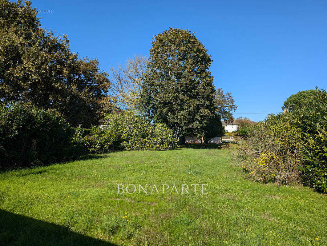 Terrain à SAINT-MEDARD-EN-JALLES