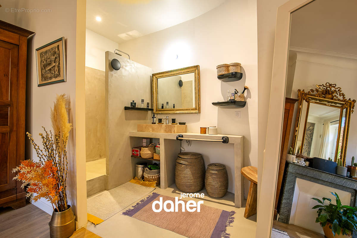 Appartement à MARSEILLE-6E