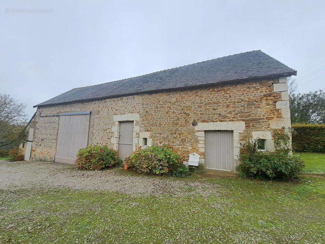 Maison à SAINT-HILAIRE-LE-CHATEL