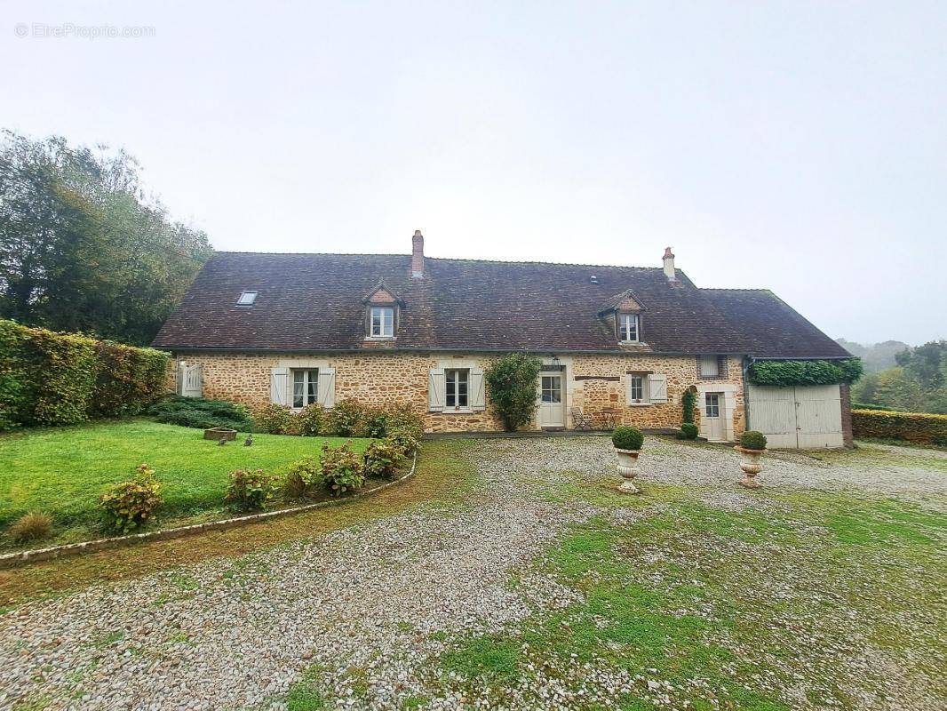 Maison à SAINT-HILAIRE-LE-CHATEL