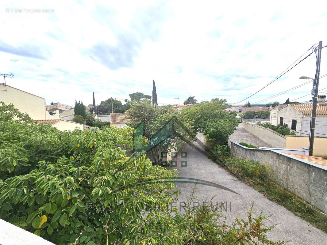 Appartement à SAINT-MITRE-LES-REMPARTS