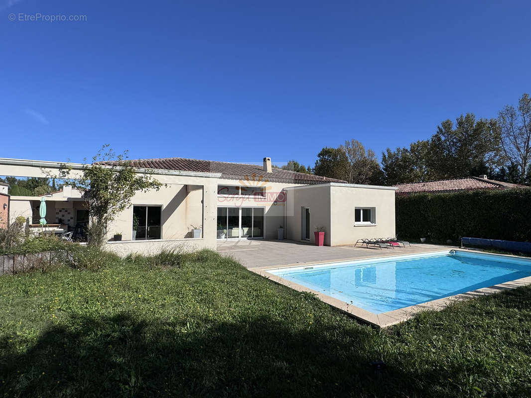 Maison à L&#039;ISLE-SUR-LA-SORGUE