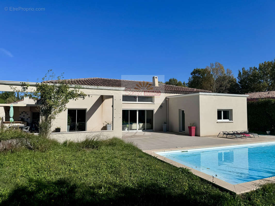 Maison à L&#039;ISLE-SUR-LA-SORGUE