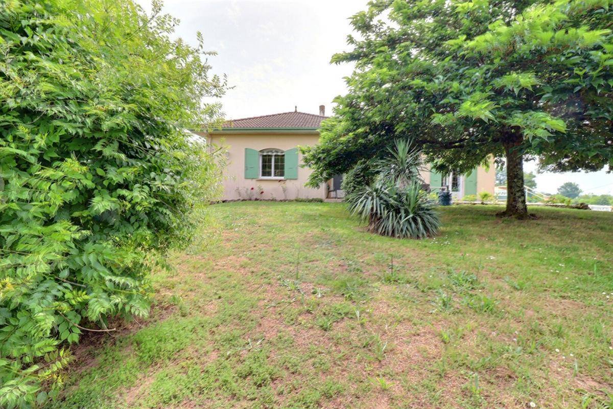 Maison à SAINT-MAGNE-DE-CASTILLON