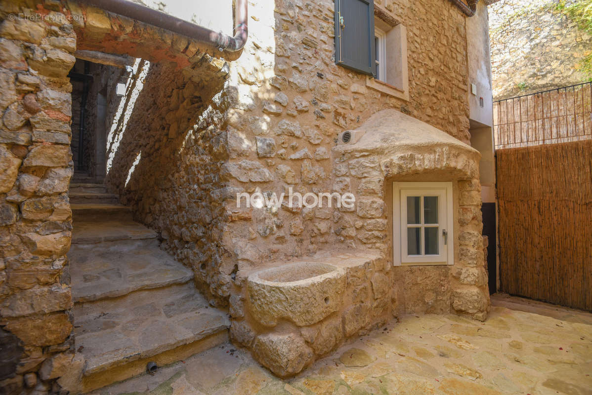 Maison à CHATEAUNEUF-GRASSE