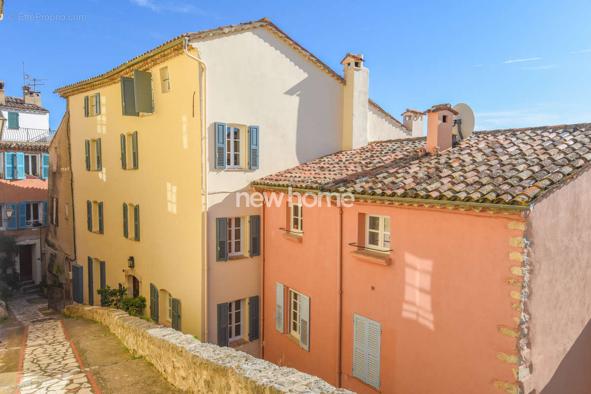 Maison à CHATEAUNEUF-GRASSE