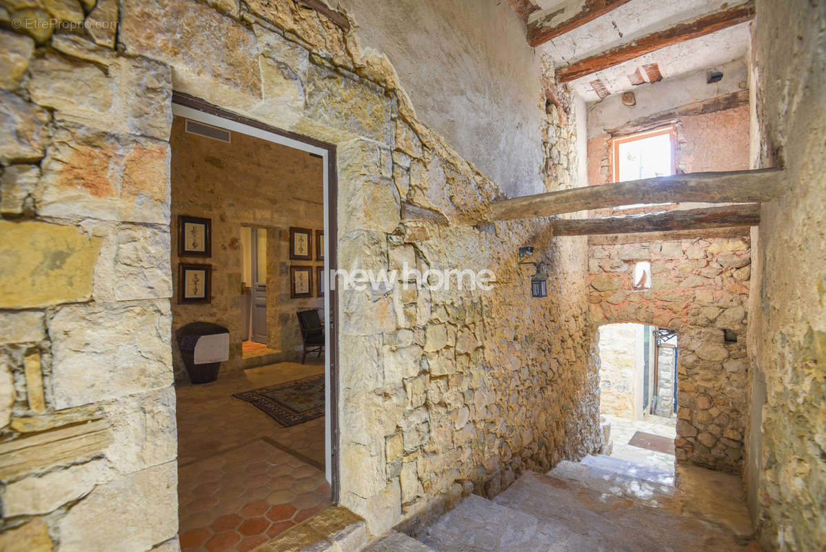 Maison à CHATEAUNEUF-GRASSE