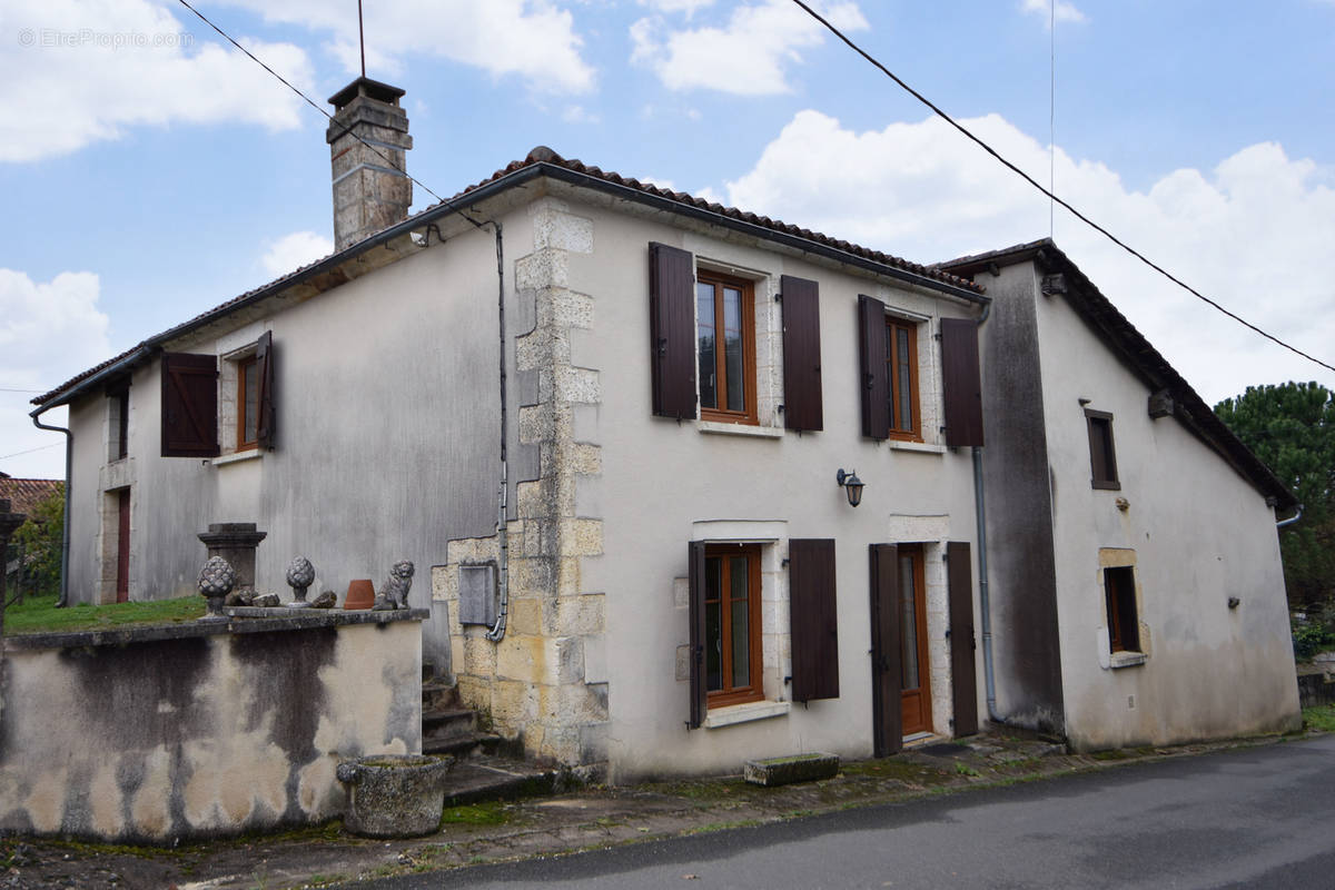 Maison à VITRAC-SAINT-VINCENT