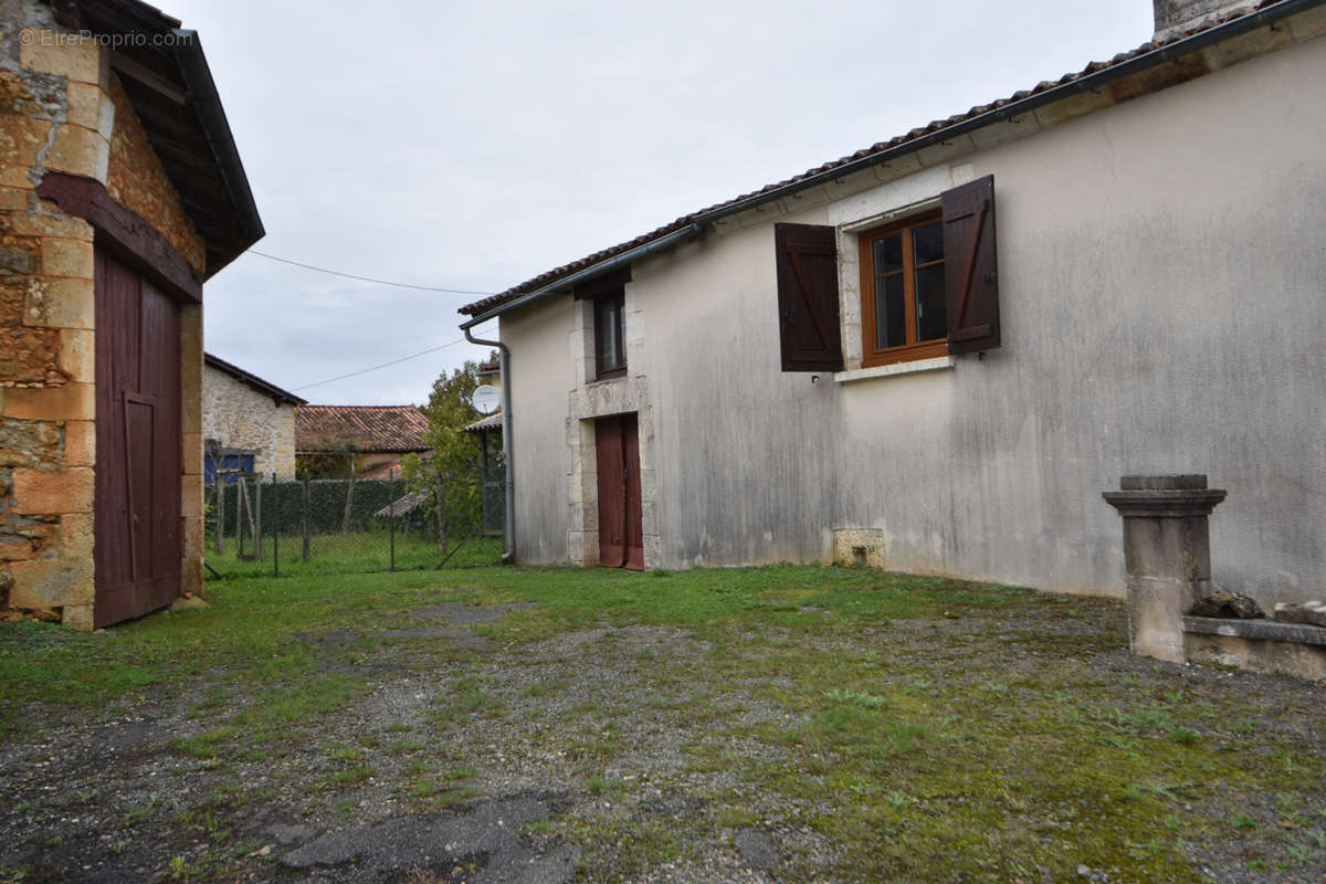 Maison à VITRAC-SAINT-VINCENT