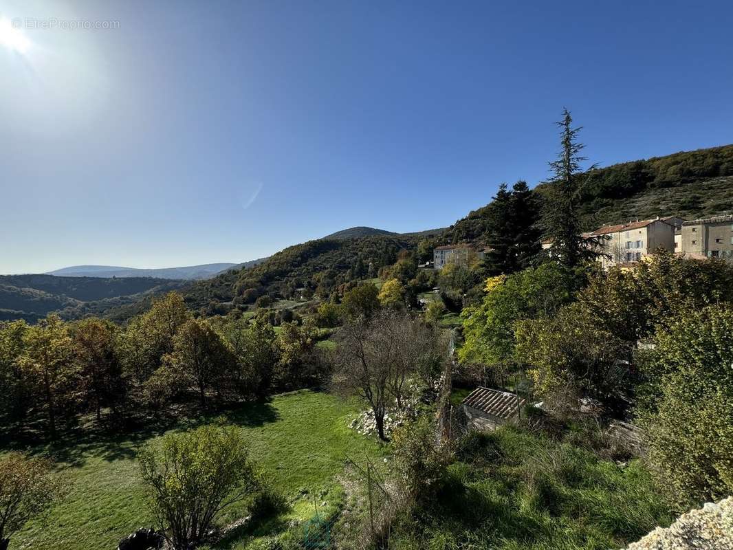 Maison à COMPS-SUR-ARTUBY