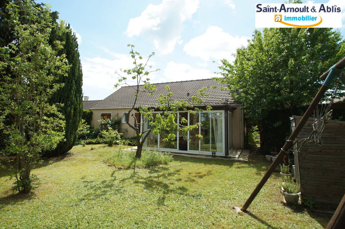 Maison à SAINT-ARNOULT-EN-YVELINES