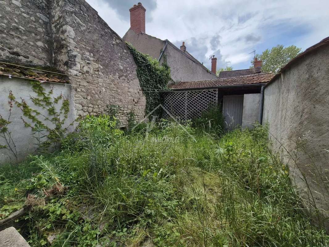 Maison à EBREUIL