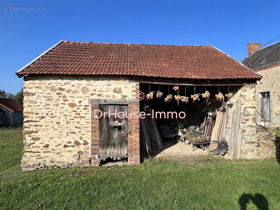 Maison à SAINT-PRIEST-LA-MARCHE