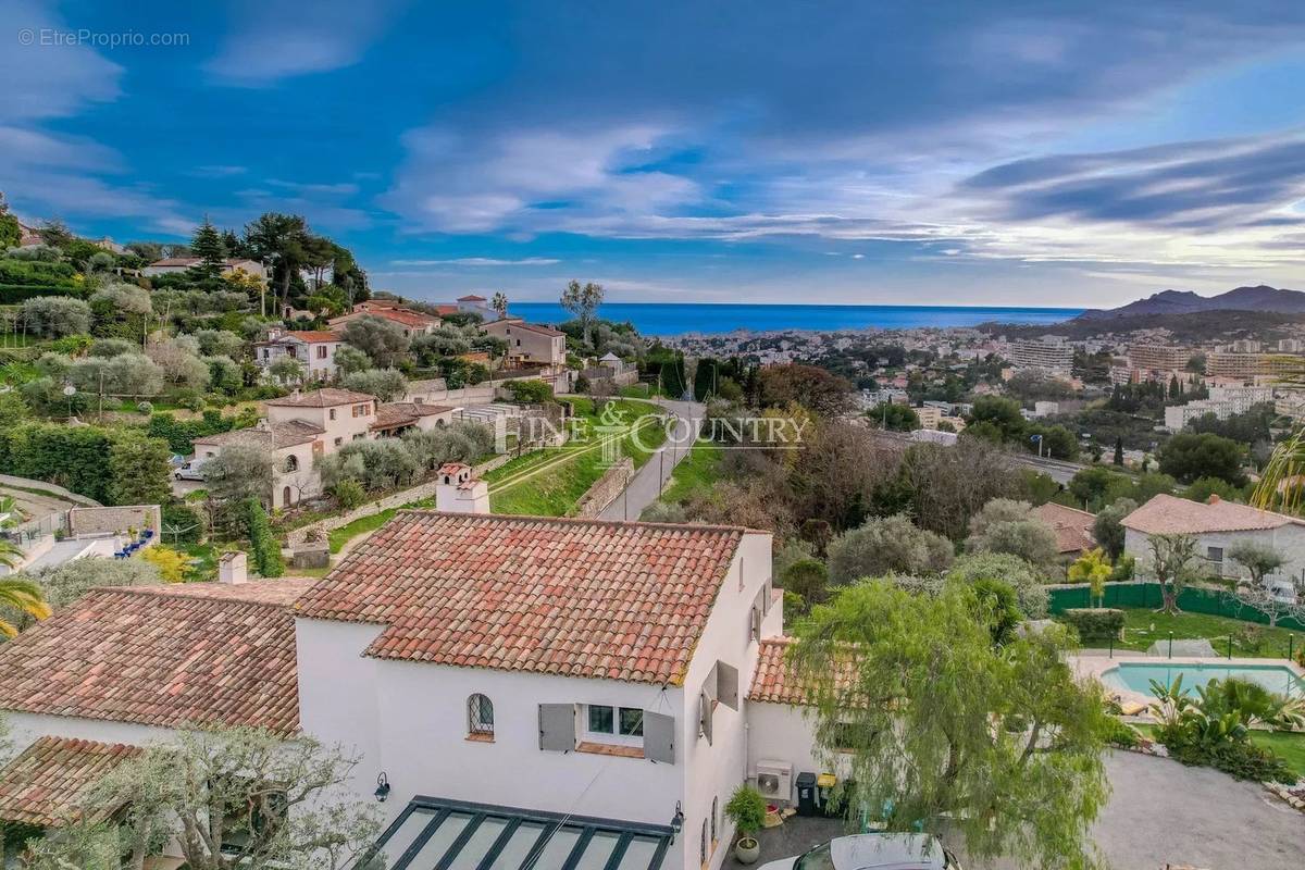 Maison à MOUGINS