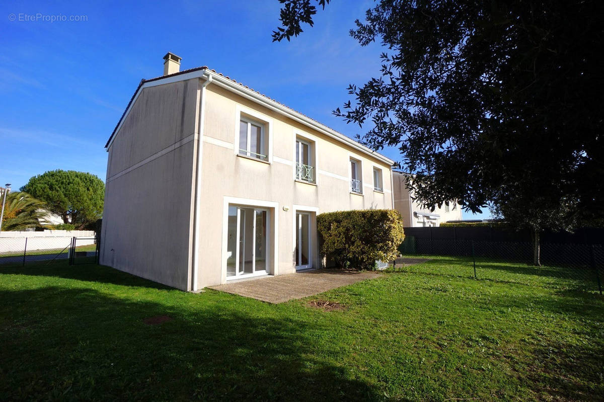 Maison à SAINT-GEORGES-DE-DIDONNE