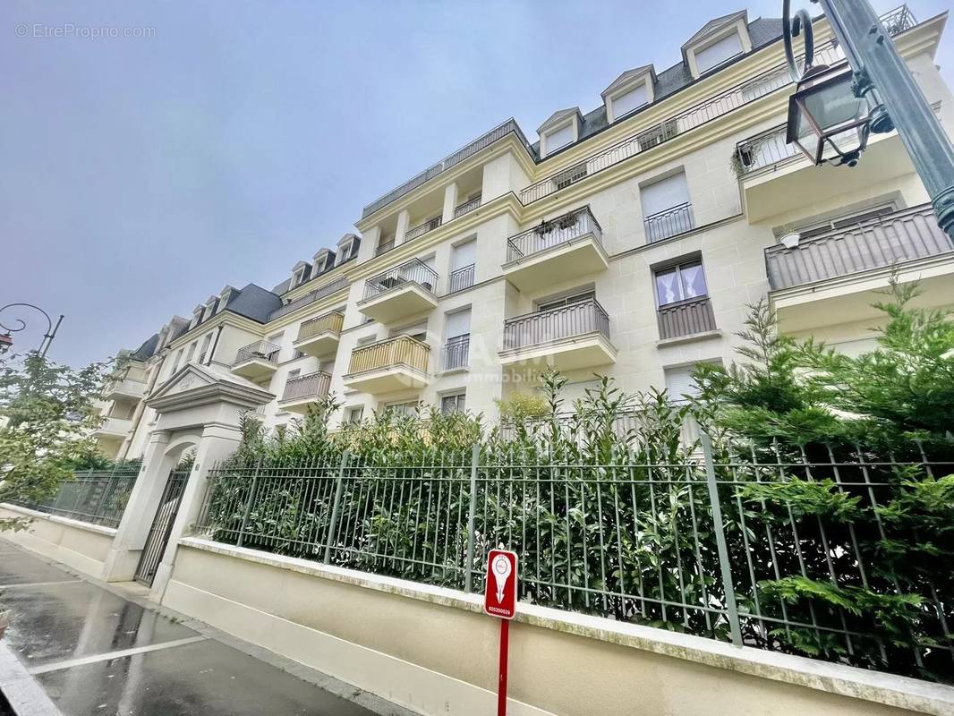 Appartement à LA GARENNE-COLOMBES