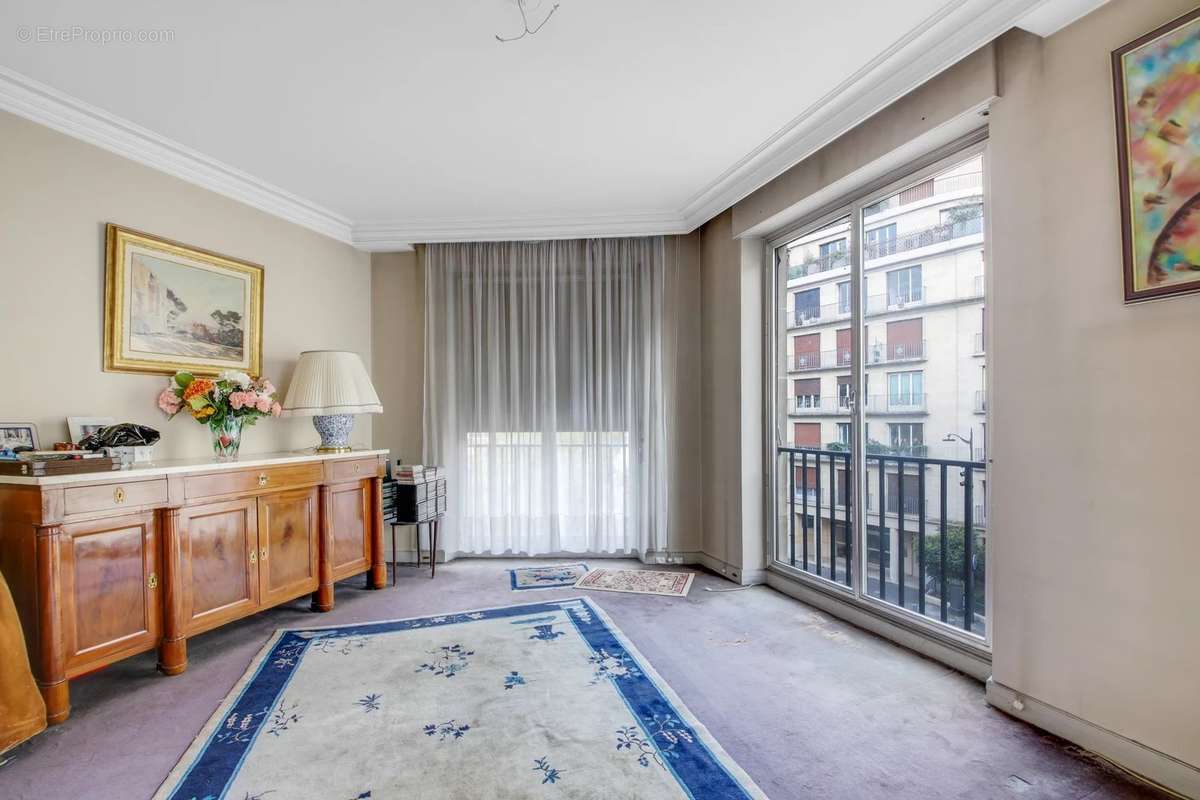 Appartement à PARIS-16E