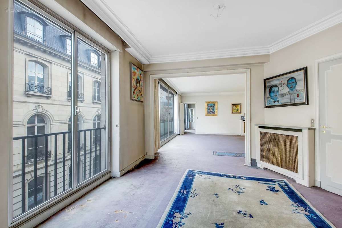 Appartement à PARIS-16E