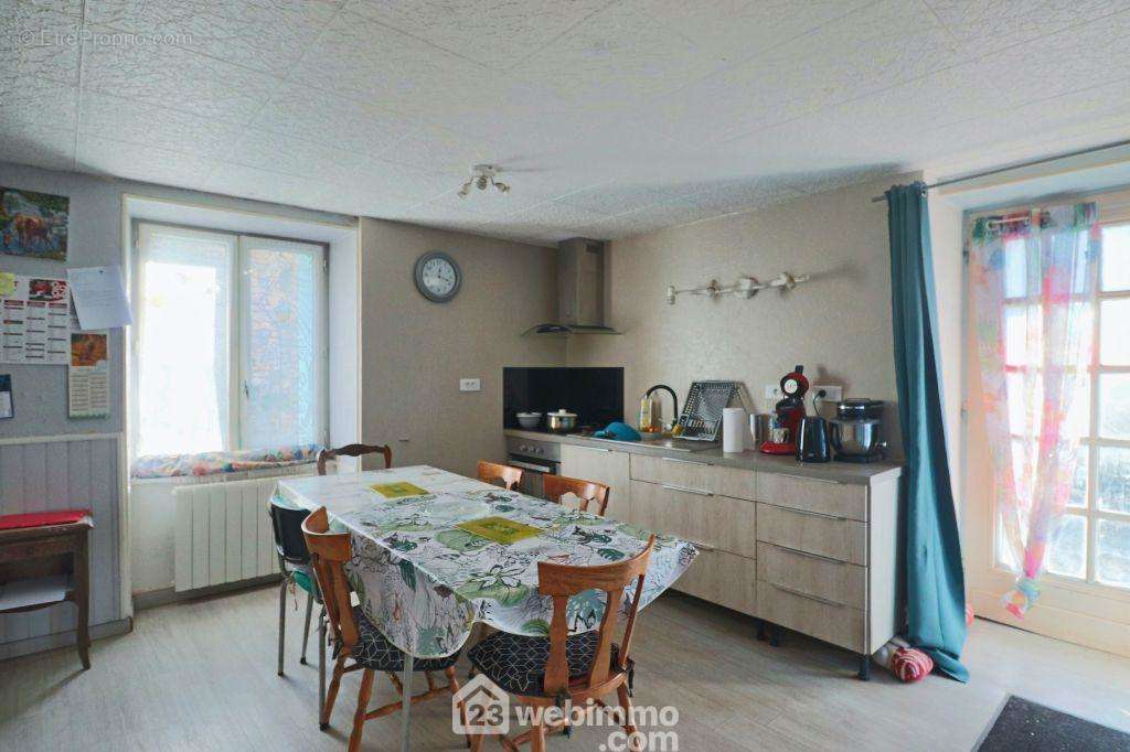 De 20,6 m2, aménagé et fonctionnel, - Maison à CEAUX-EN-COUHE