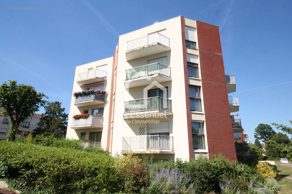 Appartement à VERNEUIL-SUR-SEINE