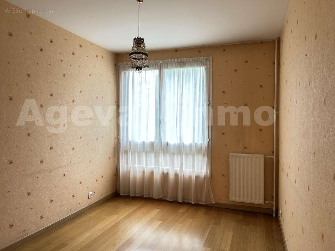 Chambre 2 - Appartement à CROSNE