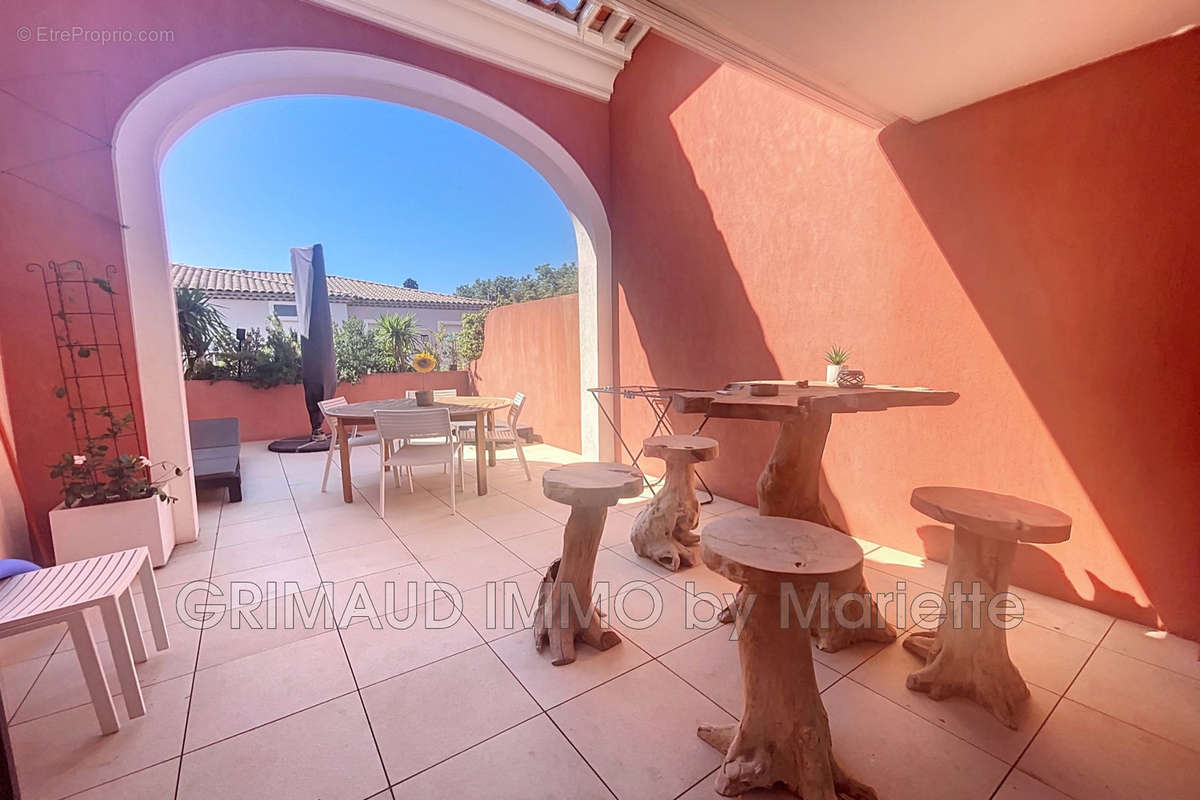 Appartement à GRIMAUD